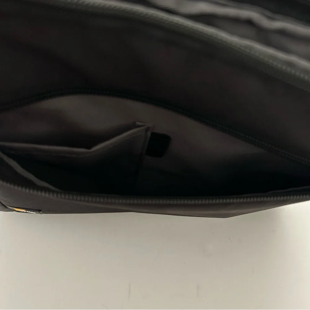 ⭐ Case Logic Intrata Black small Laptop iPad tablet shoulder bag travel case